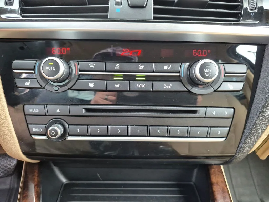 Used 2016 Black BMW sDrive28i image 21