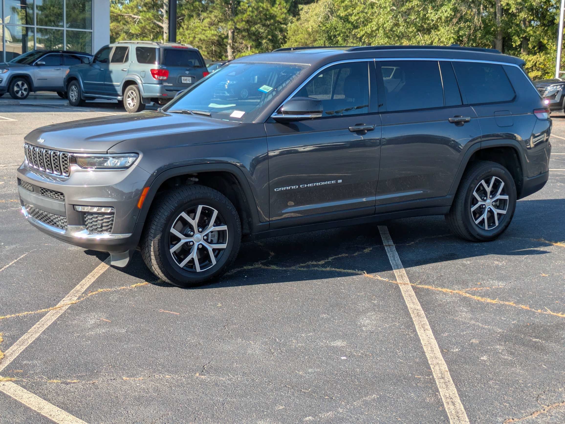 Used 2024 Gray Jeep Limited image 7