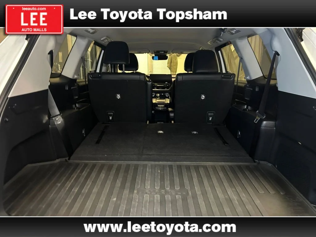 Used 2024 Pearl Toyota XLE image 21