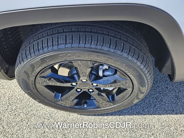 New 2025 Bright White Clear-Coat Exterior Paint Jeep Limited image 18