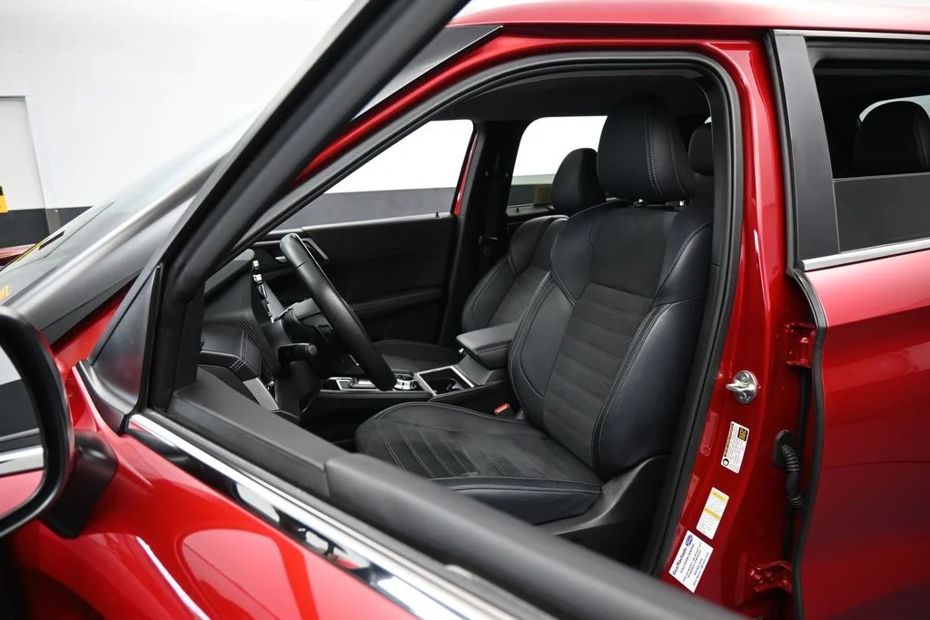 Used 2024 Red Mitsubishi SE Black Edition image 10