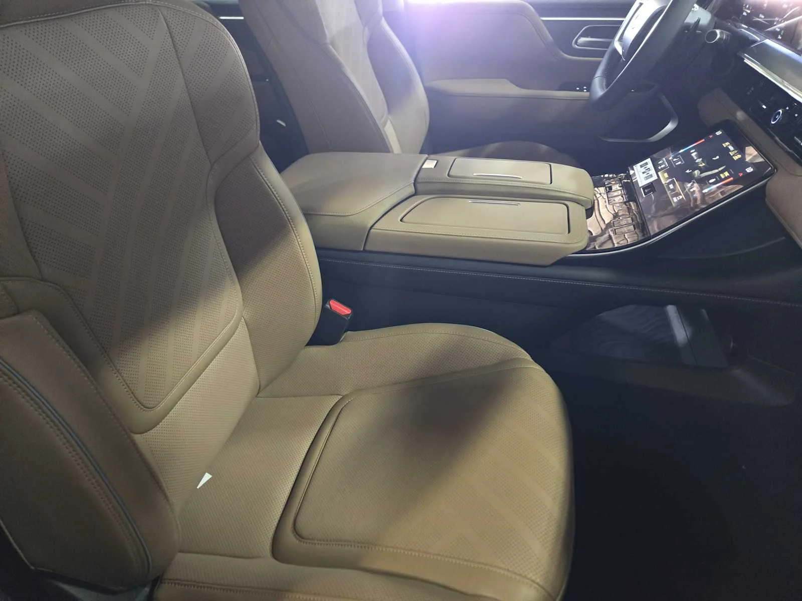New 2026 BLACK OBSIDIAN INFINITI Luxe 2WD image 9