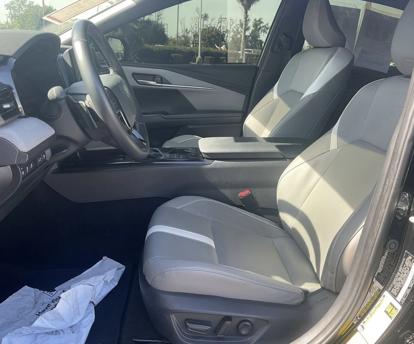 2025 Toyota Camry SE - Photo 10