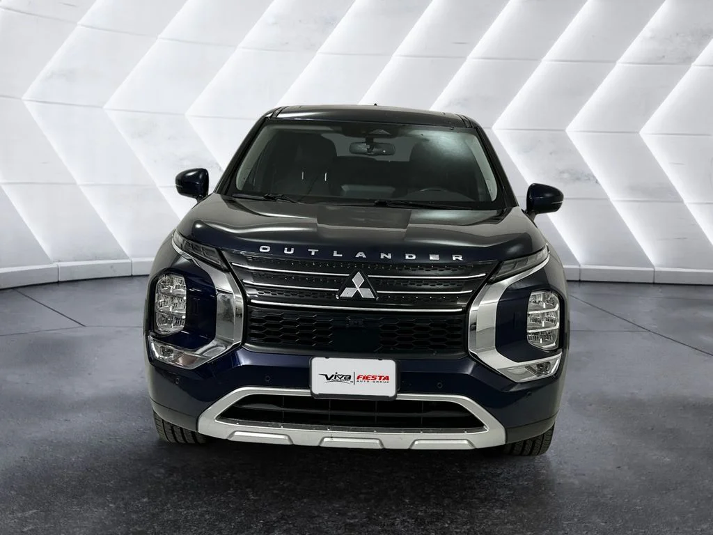 Used 2024 Blue Mitsubishi SE image 2