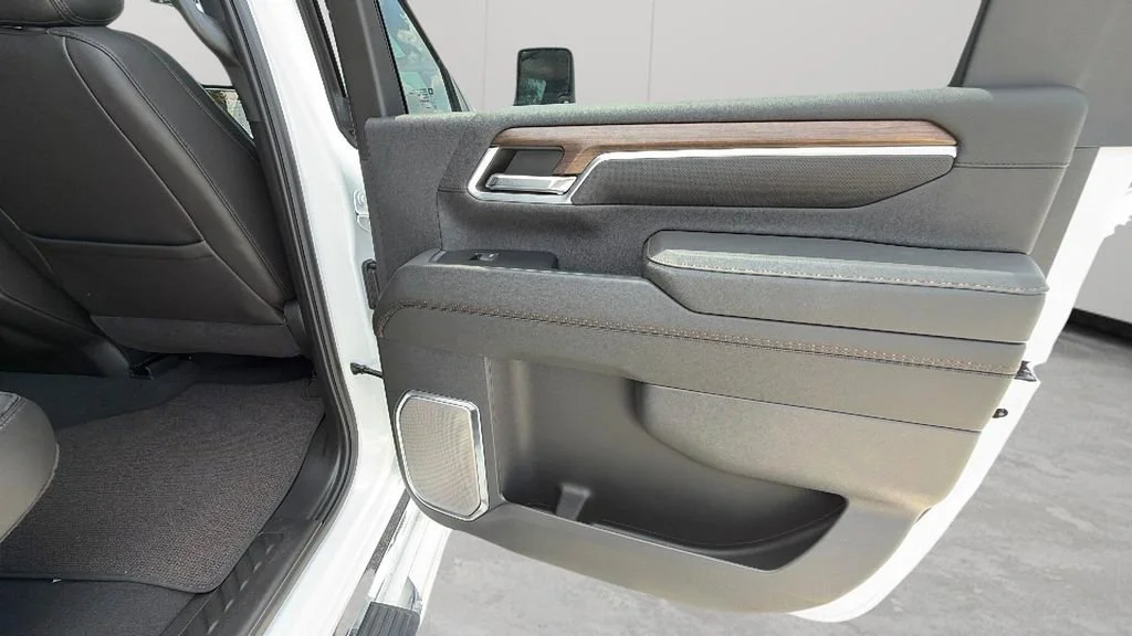 Used 2024 Summit White Chevrolet High Country image 33