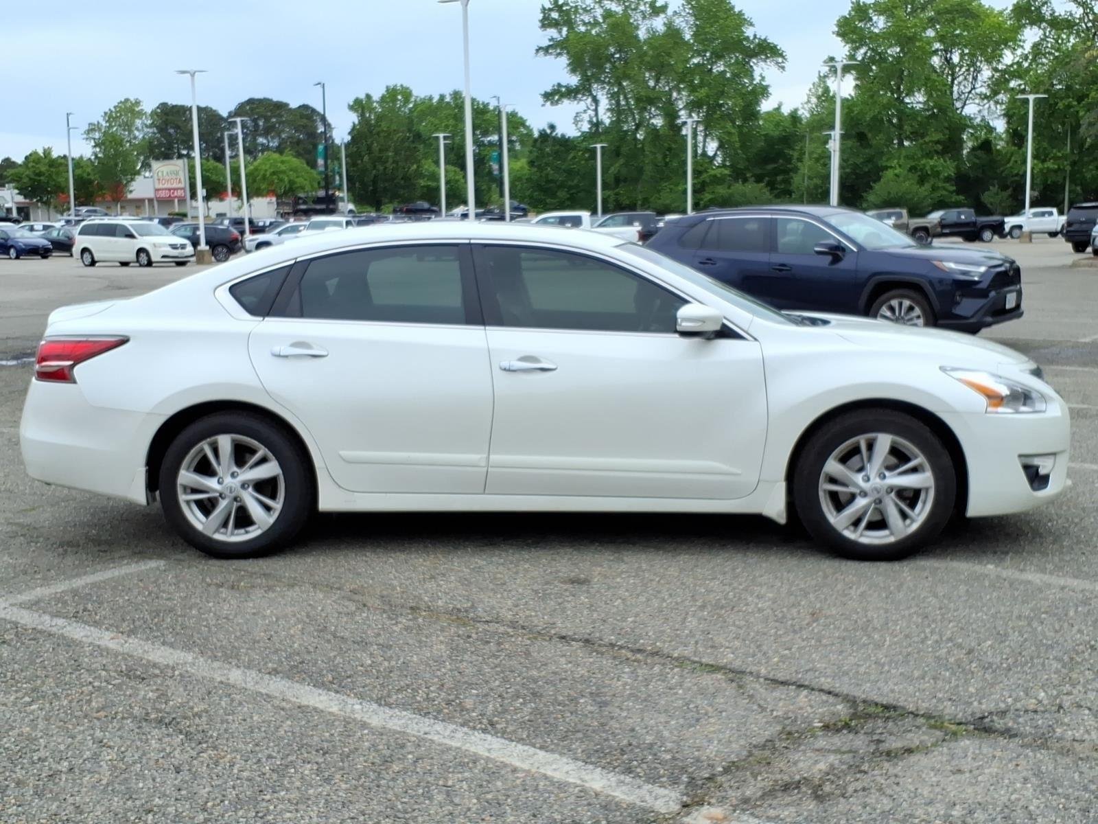 Used 2015 Pearl White Nissan 2.5 SL image 6