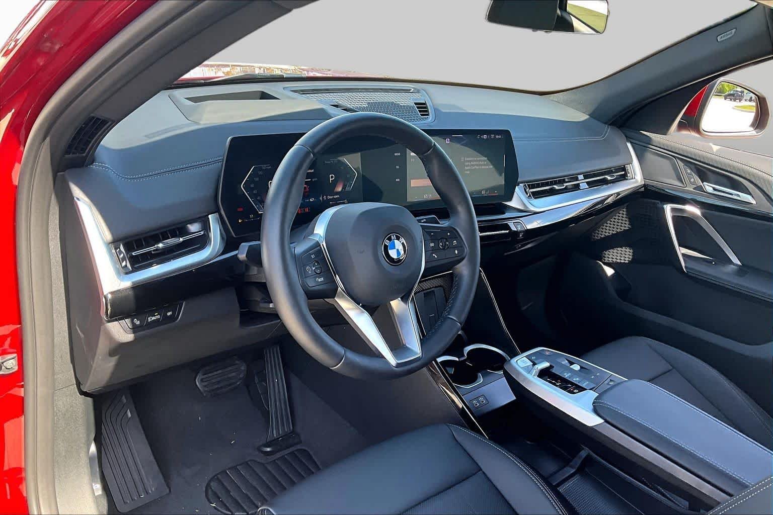 Used 2026 Vegas Red Metallic BMW xDrive28i image 16