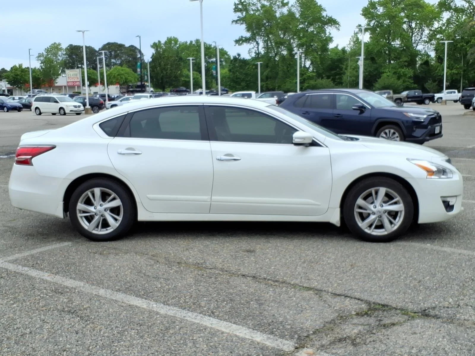Used 2015 Pearl White Nissan 2.5 SL image 6