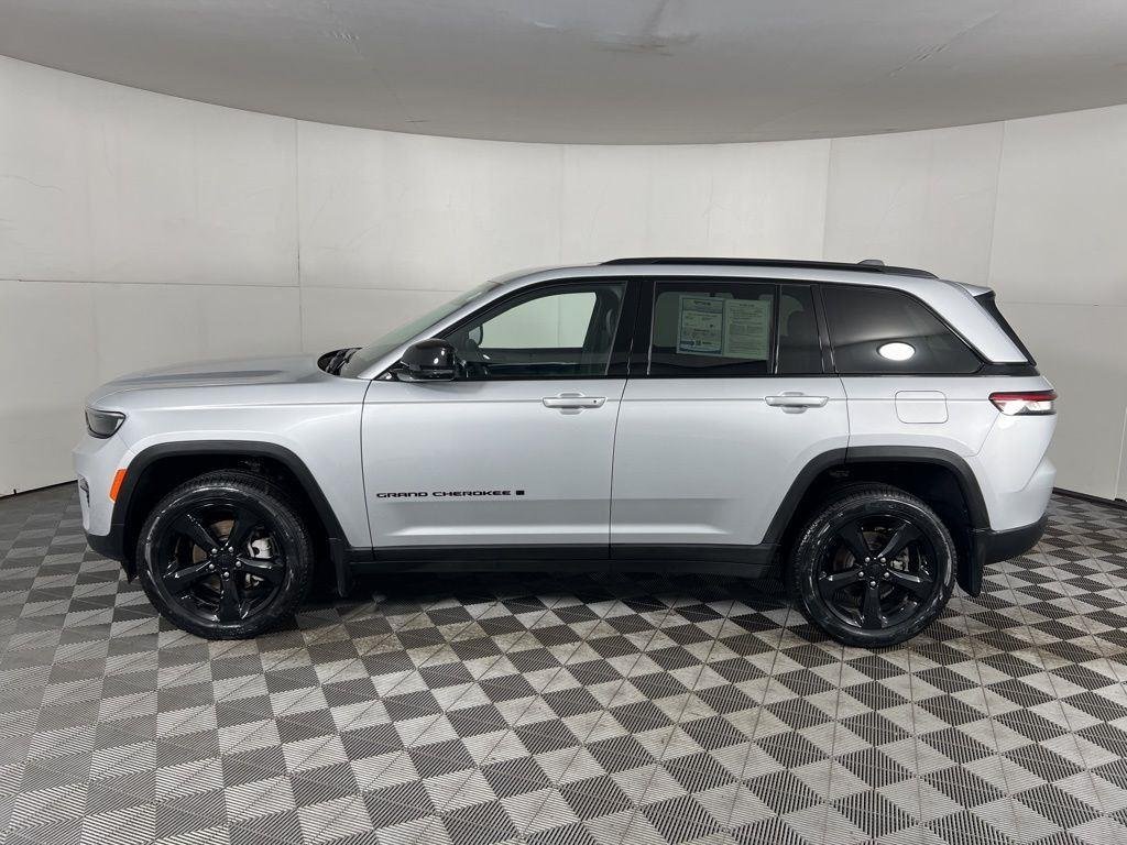 Used 2025 Silver Zynith Jeep Limited image 4