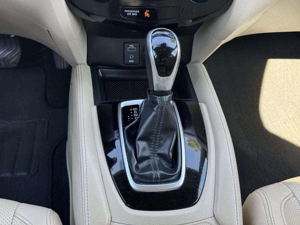 Used 2017 White Nissan SL image 9