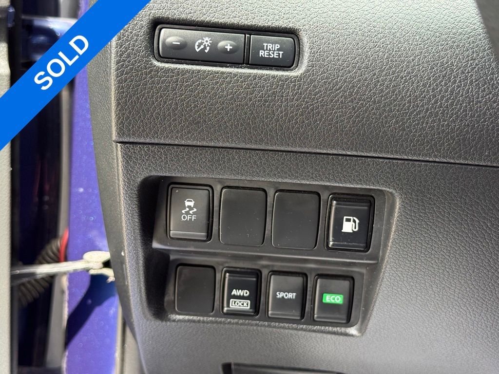 Used 2018 Caspian Blue Nissan S image 14