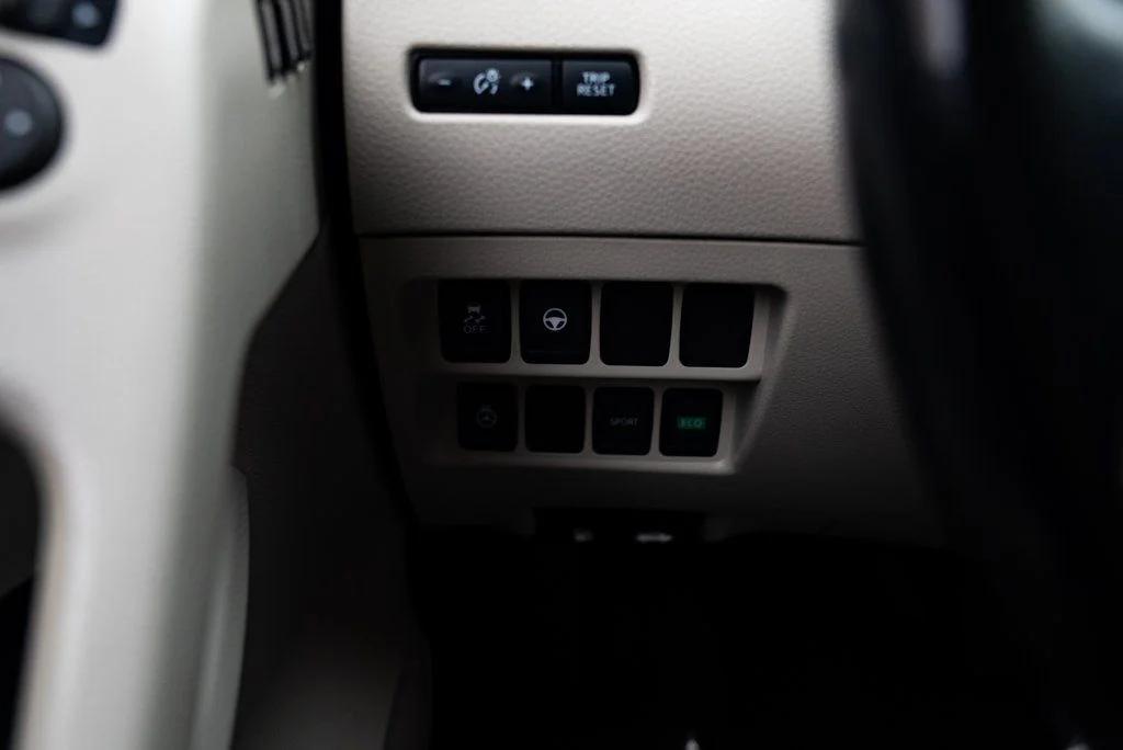 Used 2020 White Nissan SL image 14