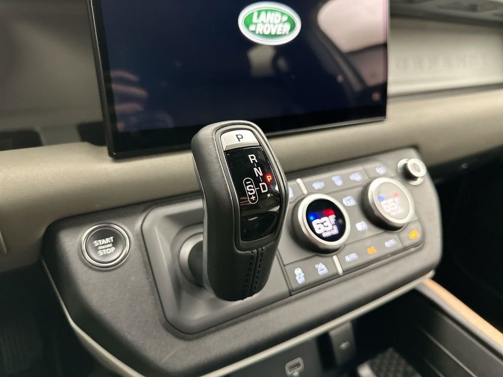 Used 2023 Pangea Green Metallic Land Rover S image 23