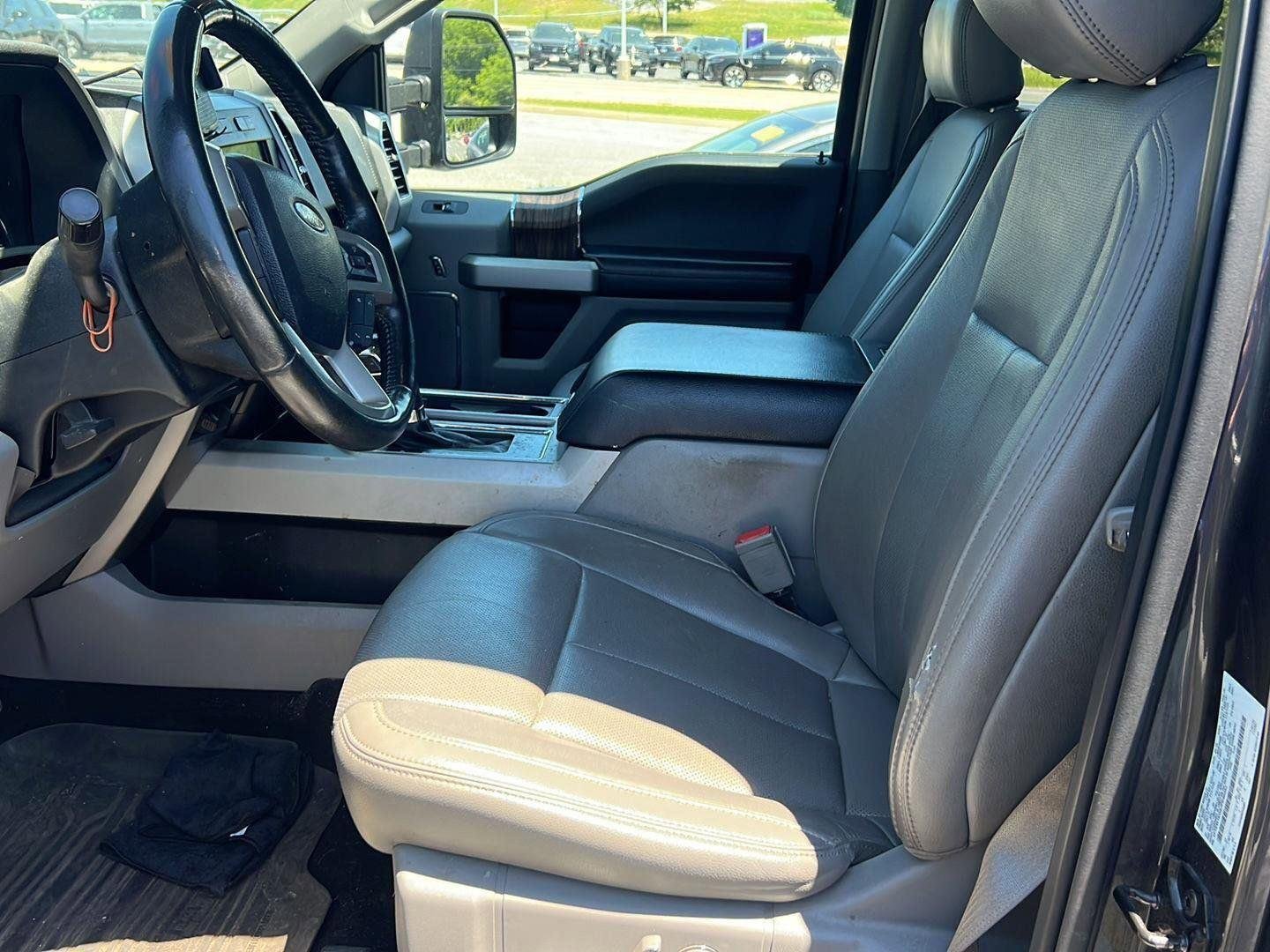 Used 2018 Magnetic Ford LARIAT image 9