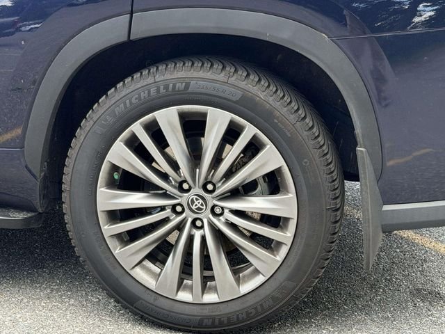 Used 2022  Toyota Platinum image 12