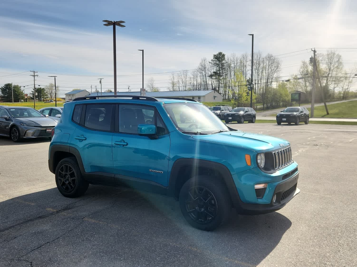 Used 2020 Bikini Metallic Clearcoat Jeep Latitude image 2