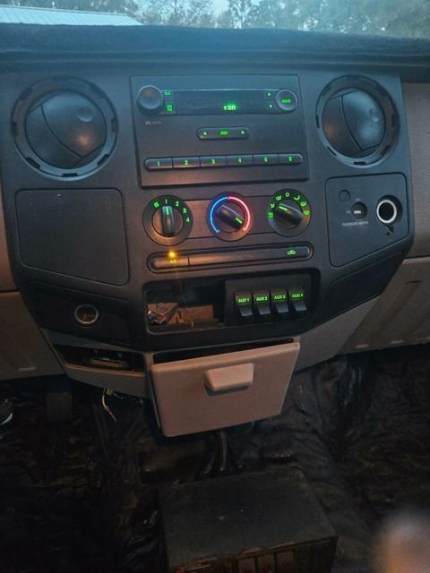 Used 2008 White Ford XL image 3