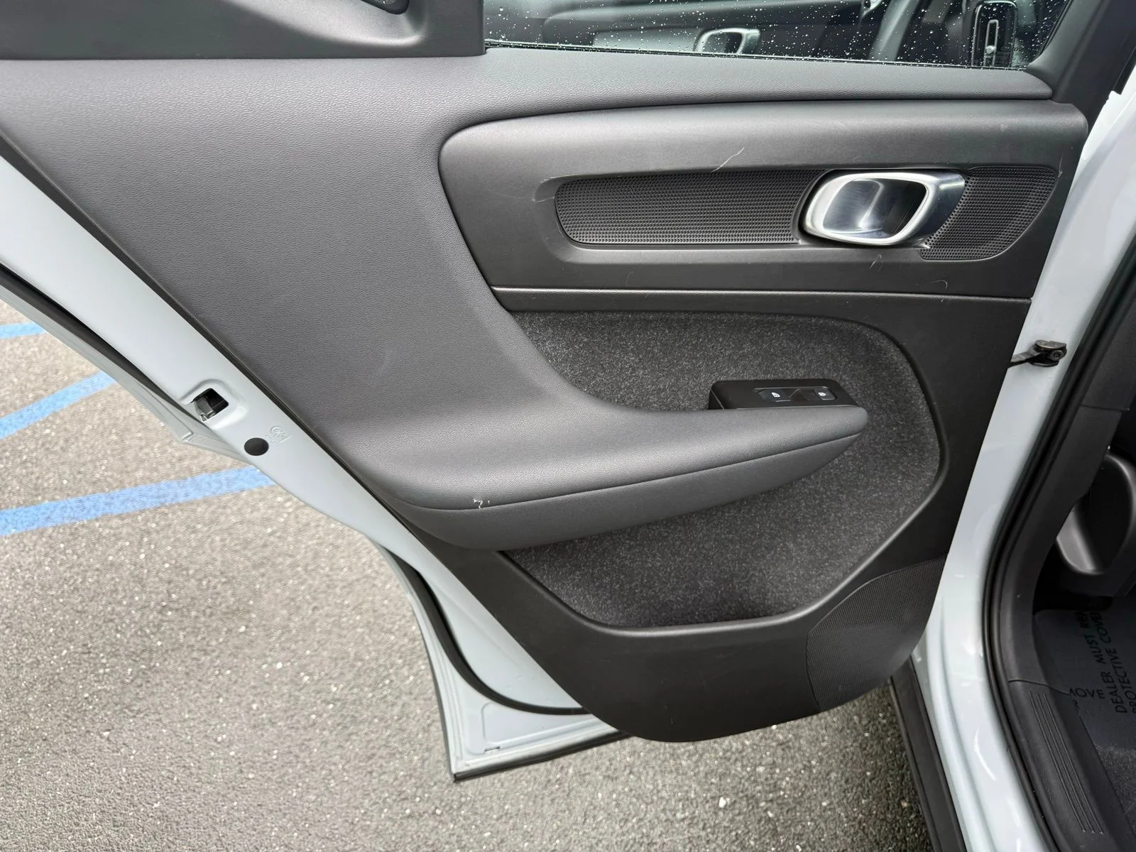 Used 2021  Volvo Momentum image 25