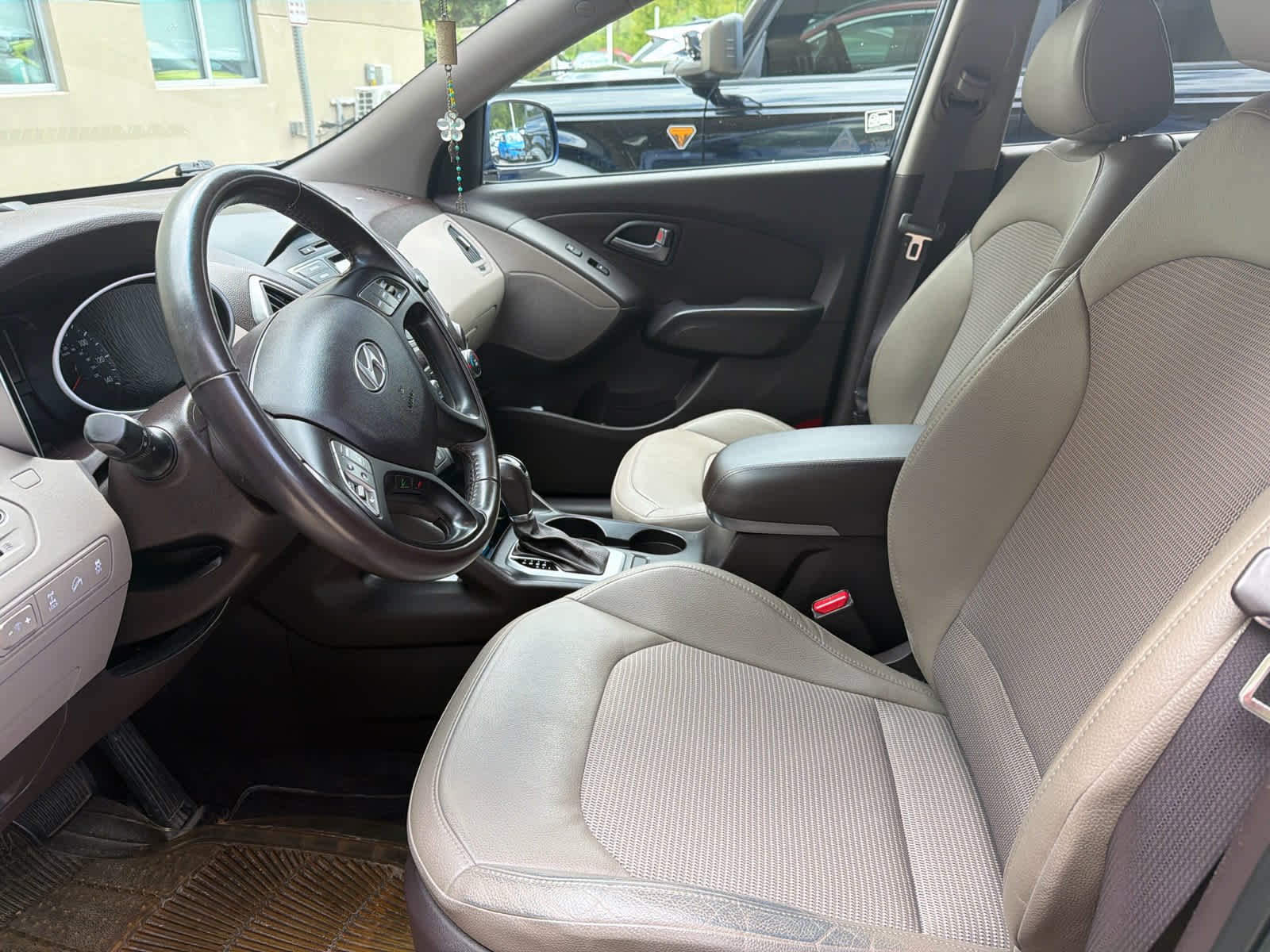Used 2015 Laguna Blue Mica Hyundai SE image 7
