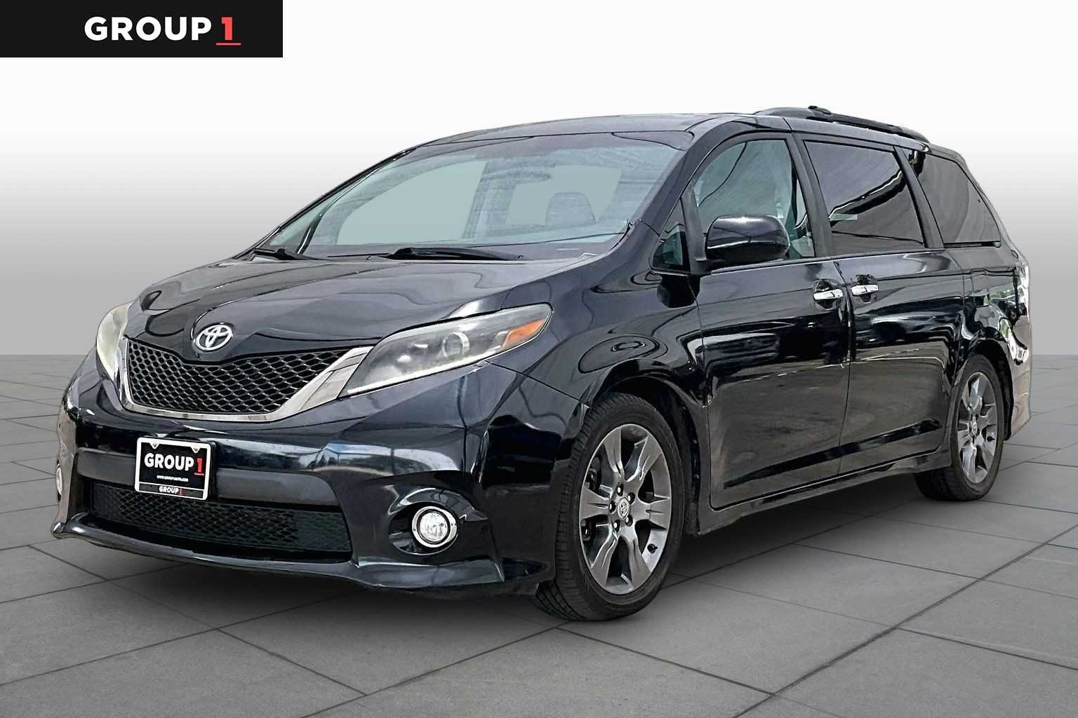 2015 Toyota Sienna SE V6 8-Passenger's photo