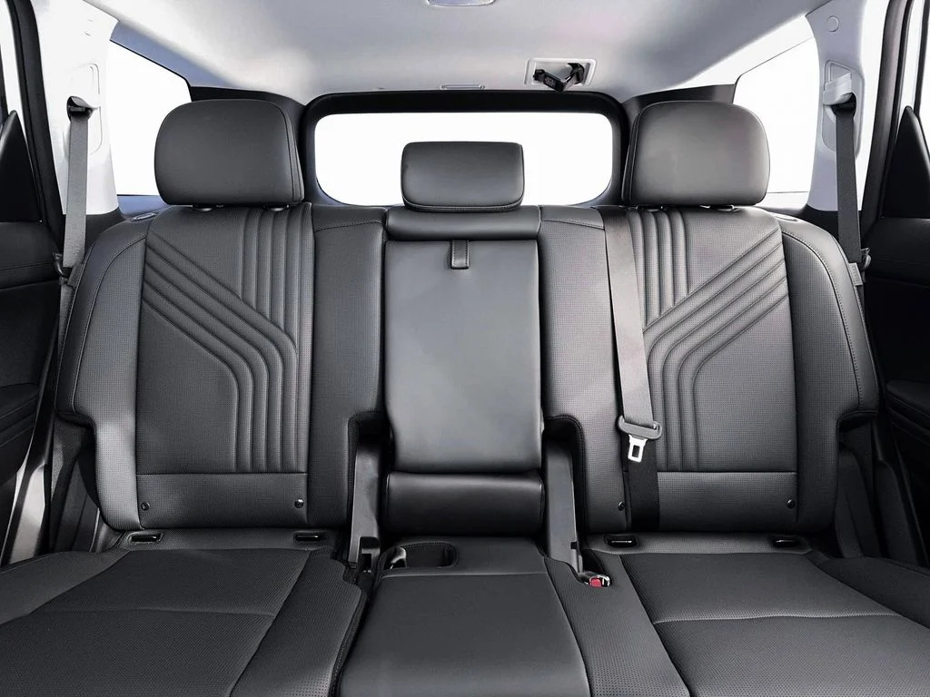 New 2026 Gray Hyundai SEL Premium image 11