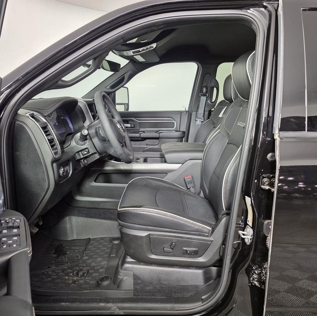 New 2025 Diamond Black Crystal Pearlcoat Ram Laramie image 12