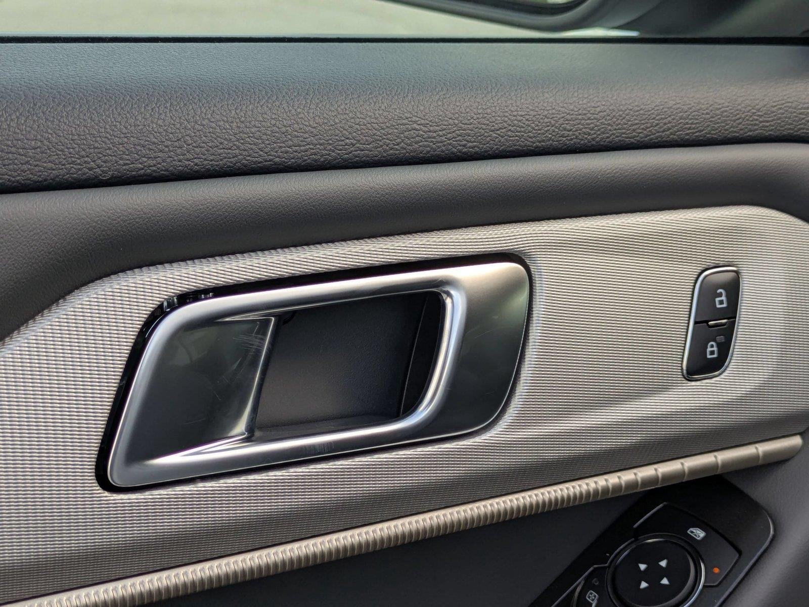 New 2026 Space White Metallic Ford Active image 13