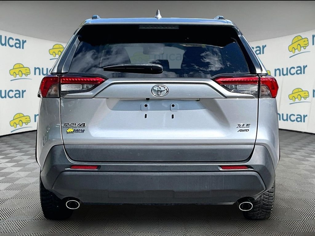 Used 2020 Silver Sky Metallic Toyota XLE image 5