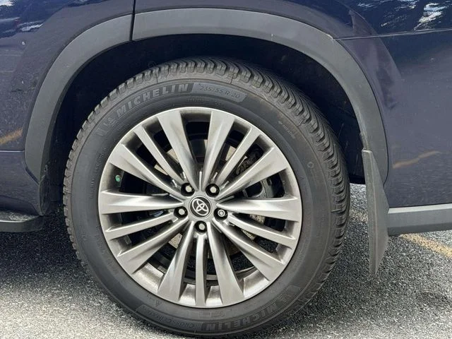 Used 2022  Toyota Platinum image 12