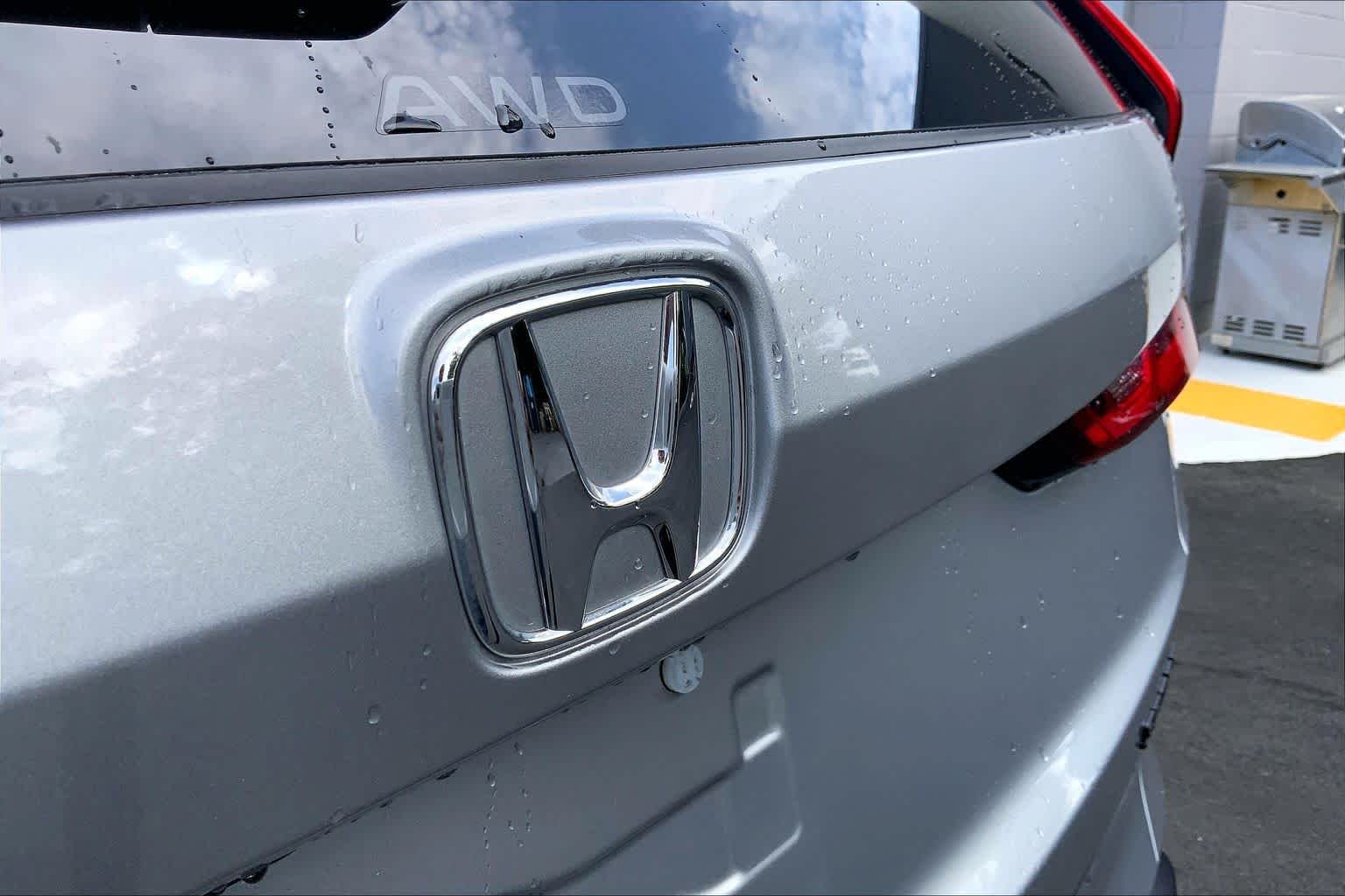 Used 2024 Lunar Silver Metallic Honda Sport-L image 31