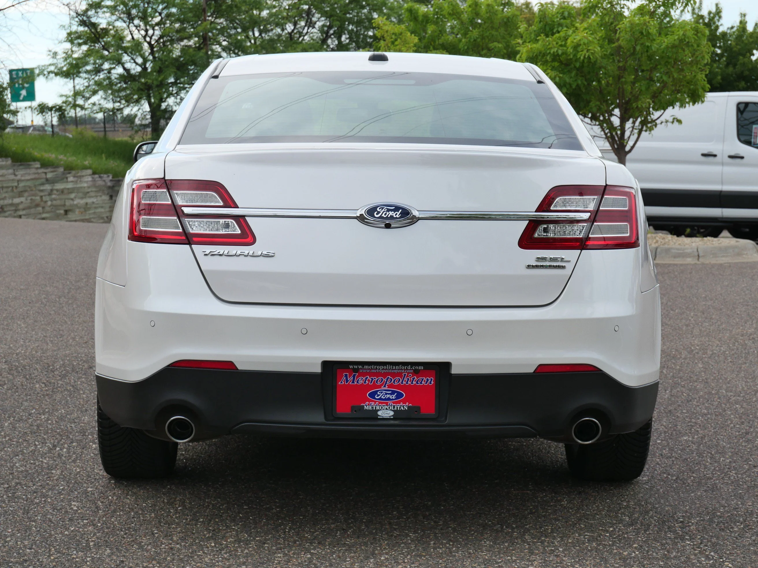 Used 2018 White Platinum Metallic Tri-Coat Ford SEL image 5