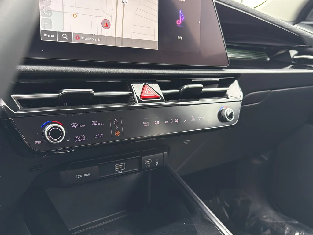 Used 2023 Red Kia Wave image 20