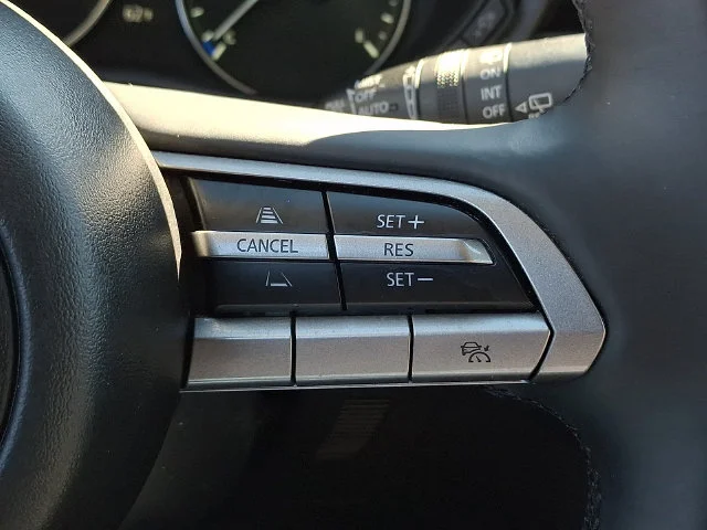 Used 2021 Black Mazda Select image 21
