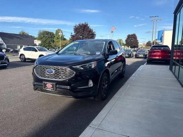 Used 2024 Black Ford SEL image 6