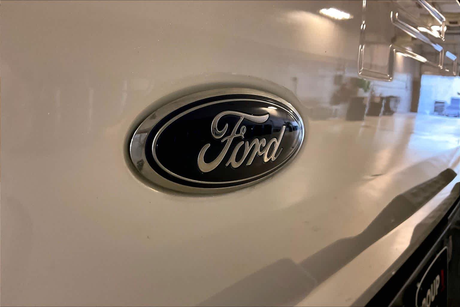 Used 2023 Star White Metallic Tri-Coat Ford Platinum image 29