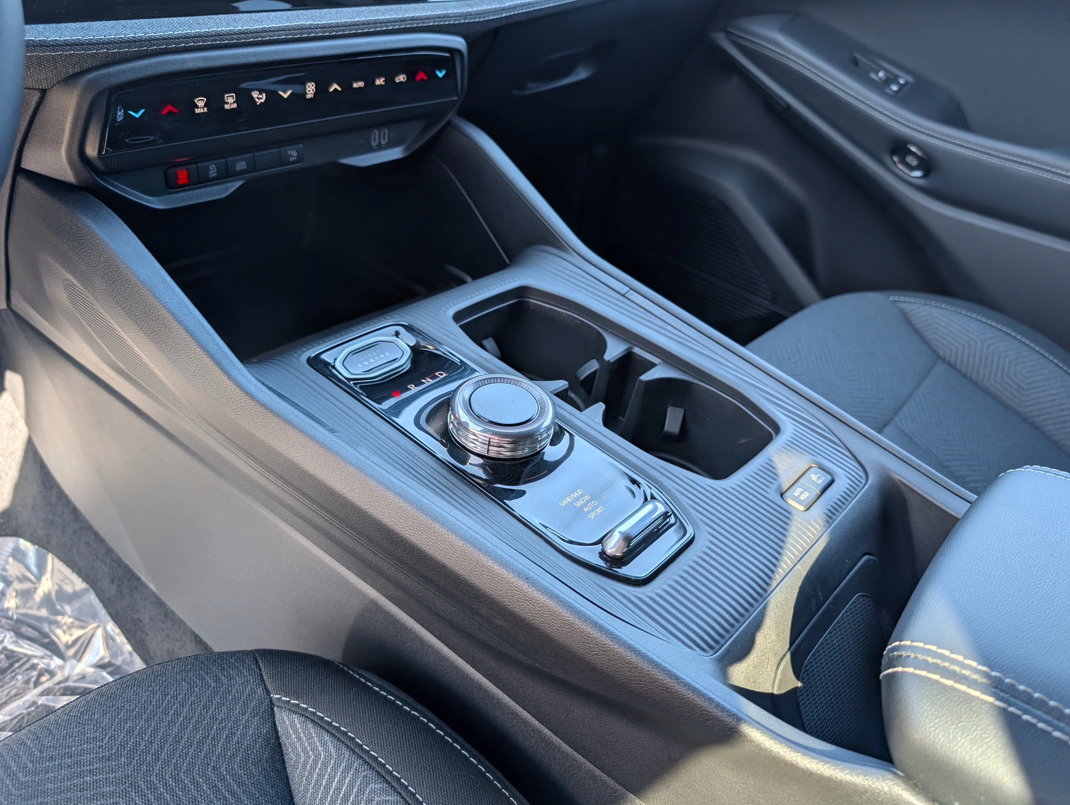 New 2026 Diamond Black Crystal Pearl Jeep Laredo image 30