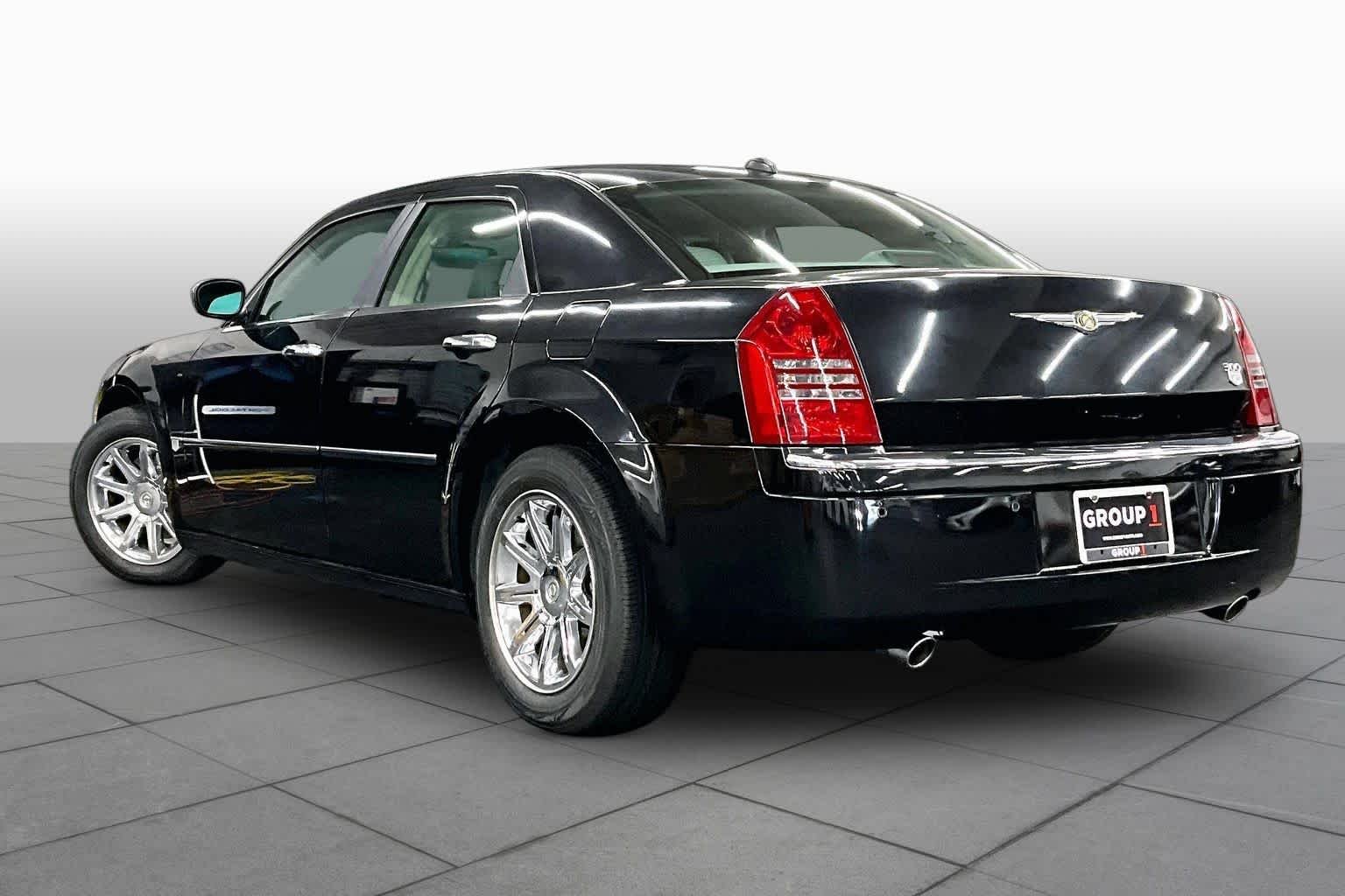 Used 2005 Brilliant Black Crystal Prl Chrysler 300C image 11
