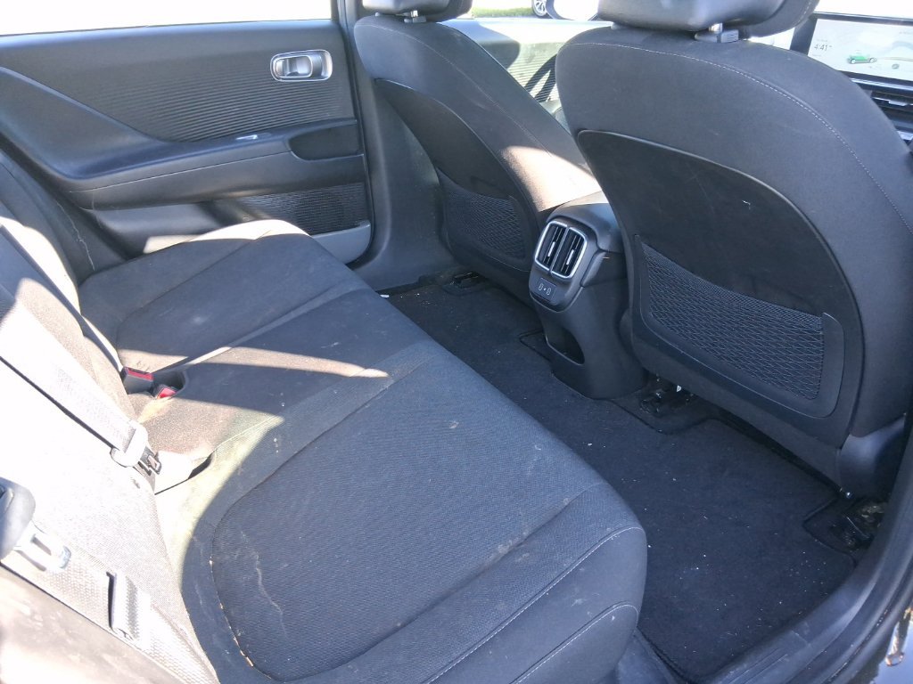 Used 2023 Green Hyundai SE image 19