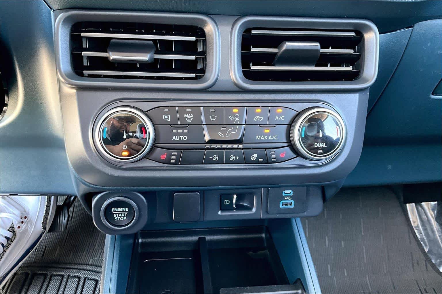 Used 2024 Carbonized Gray Metallic Ford LARIAT Advanced image 32