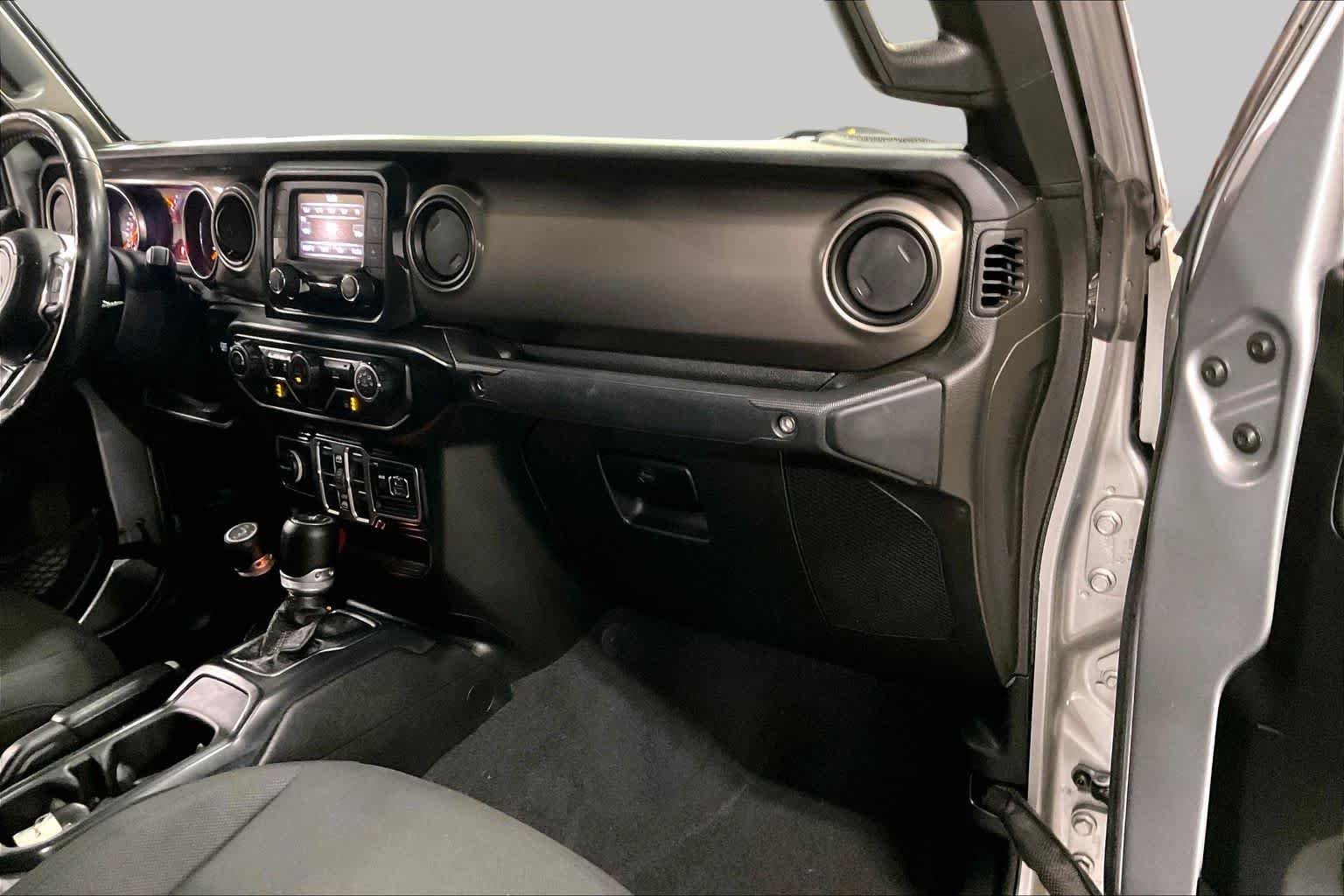 Used 2020 Billet Silver Metallic Clearcoat Jeep Sport S image 19