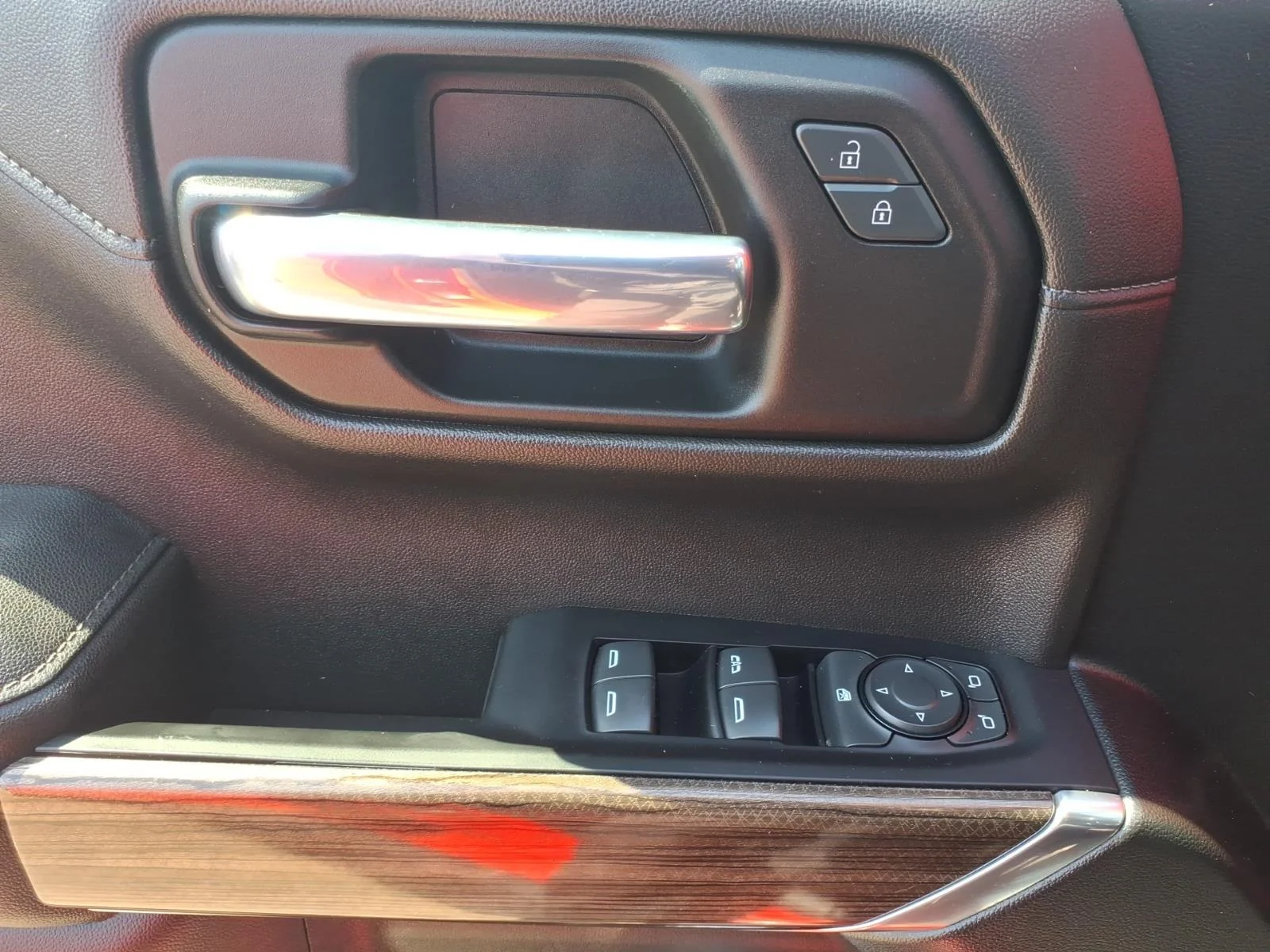 Used 2021 Red Chevrolet RST image 25