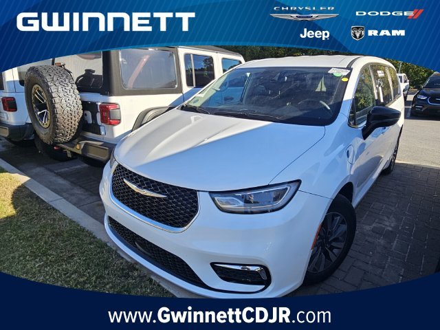 2024 Chrysler Pacifica Hybrid Select