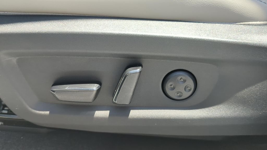 New 2026 Everest White Pearl TriCoat Nissan Platinum image 17