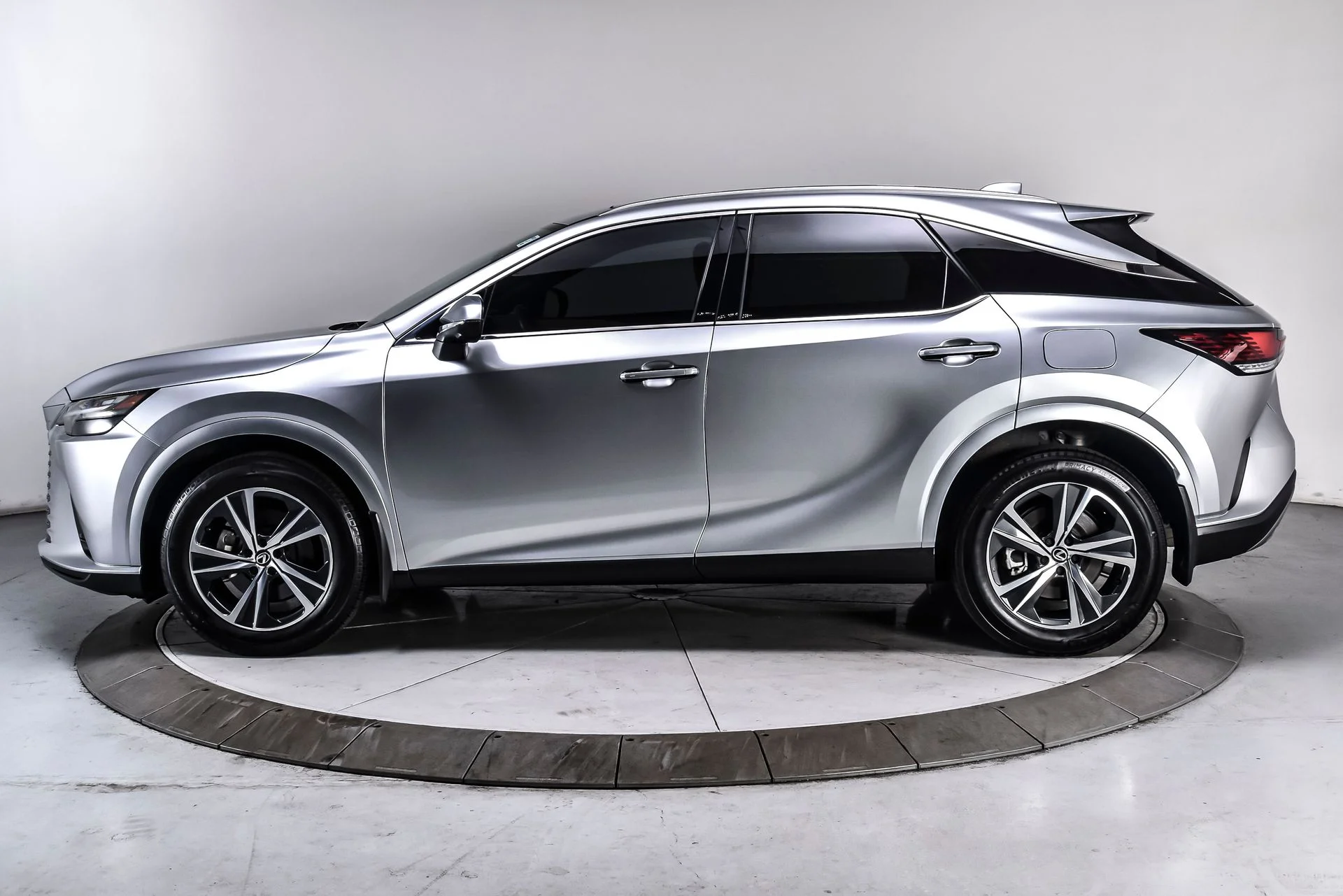 Used 2024 Iridium Lexus 350 Premium image 3