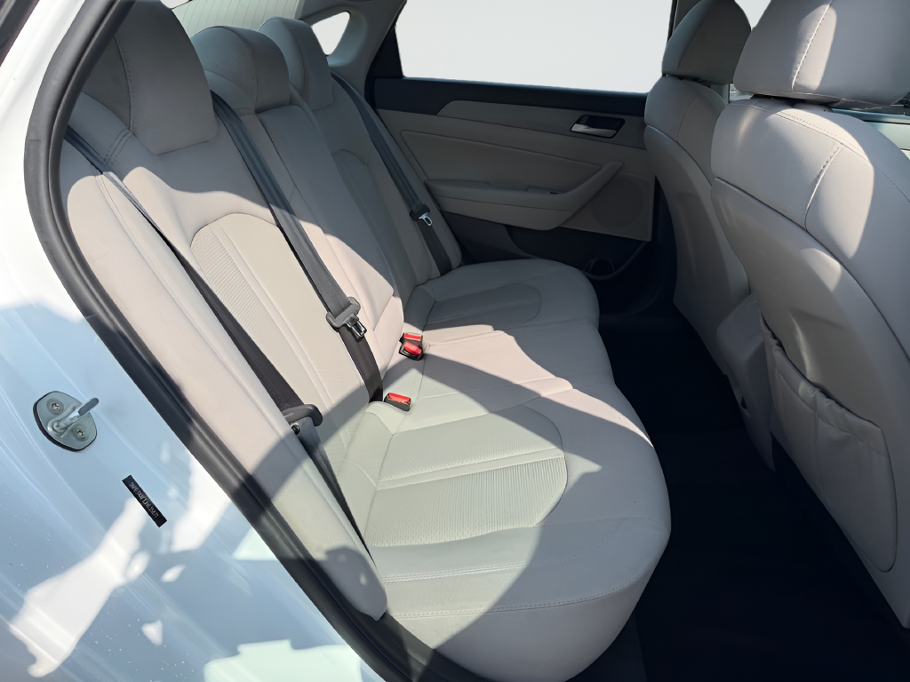 Used 2018 White Hyundai SEL image 23