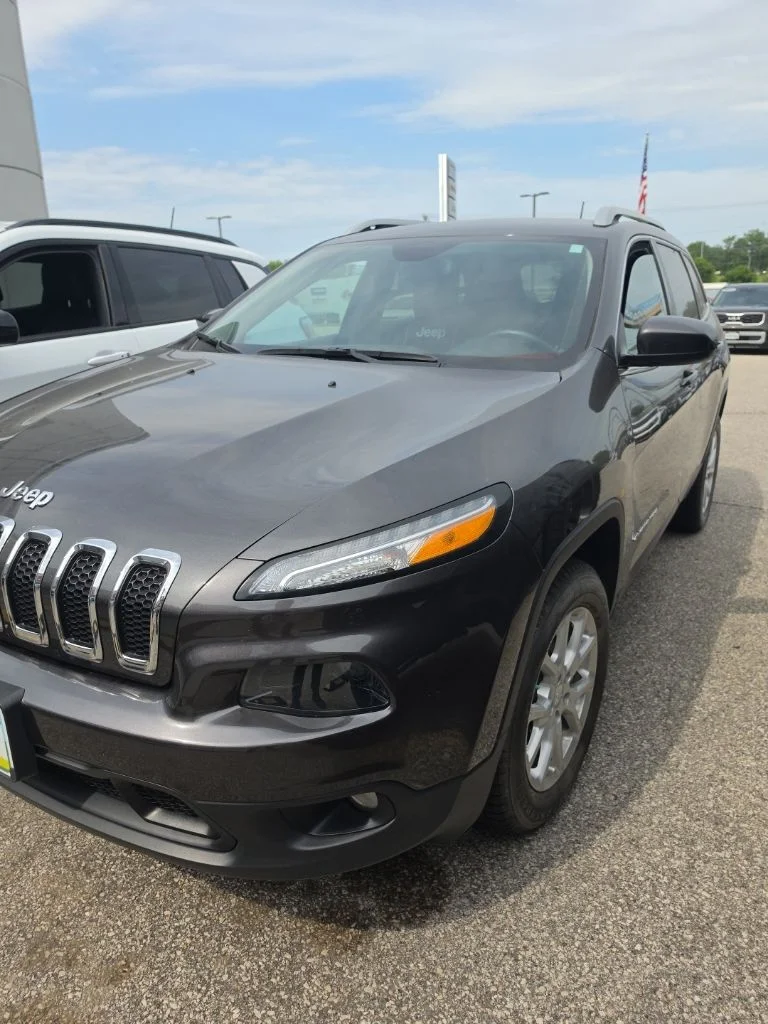 Used 2014 Gray Jeep Latitude image 5