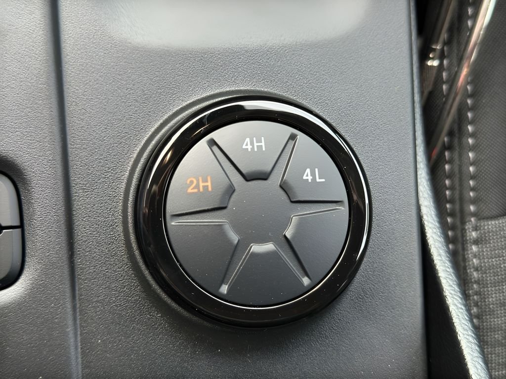 New 2026 Marsh Gray Ford XLT image 25