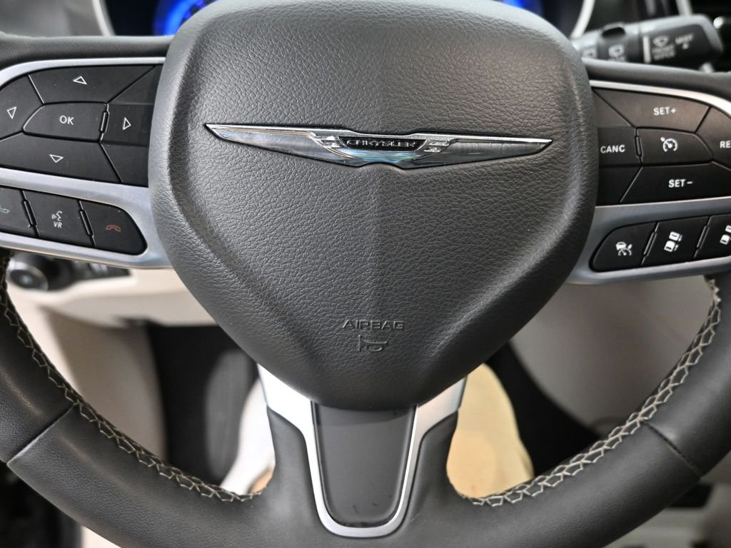Used 2023 Black Chrysler Touring L image 20