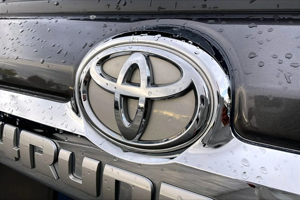 Used 2018 Gray Toyota Limited image 7