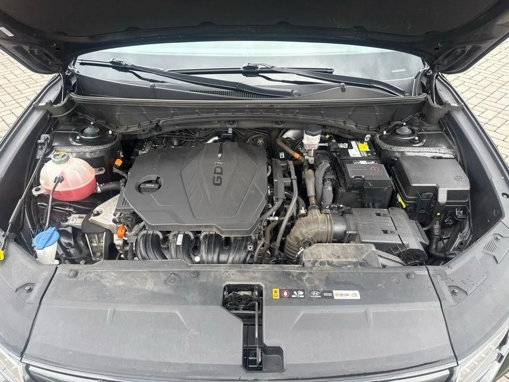Used 2023 Black Hyundai SEL image 10